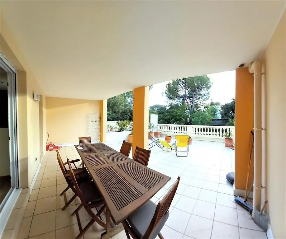 Apartment T3 Spacieux Dans Une Residence De Standing Frejus
