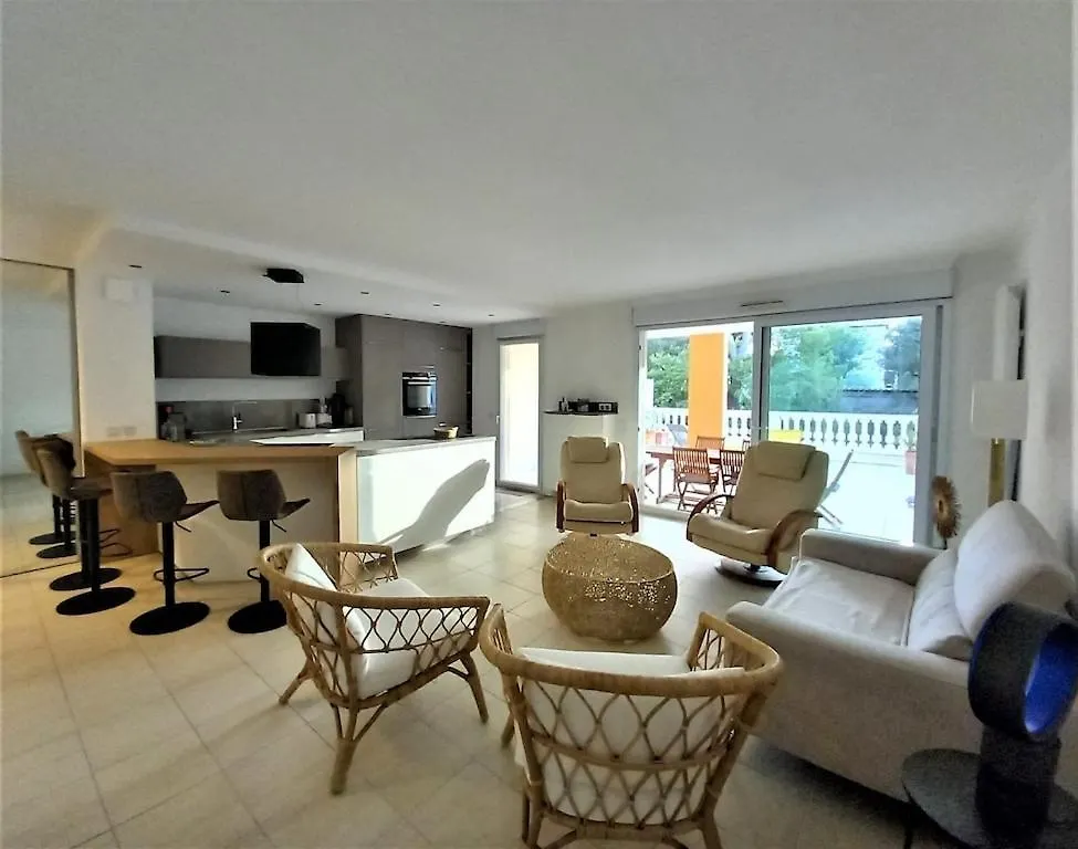 T3 Spacieux Dans Une Residence De Standing Frejus France