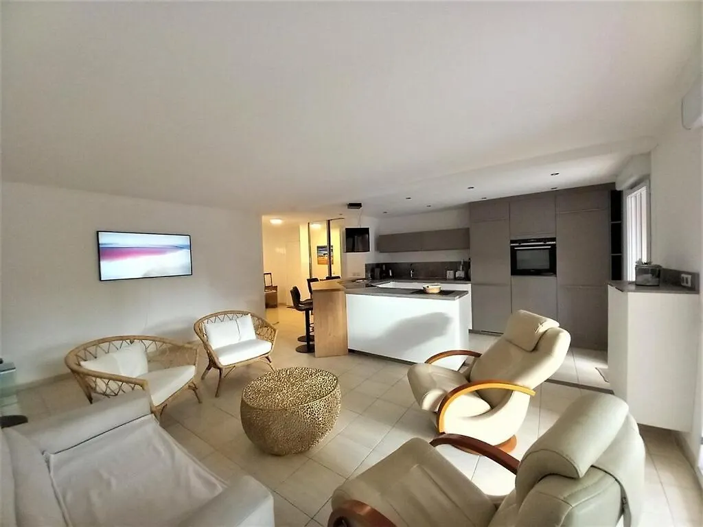 Apartment T3 Spacieux Dans Une Residence De Standing Frejus France