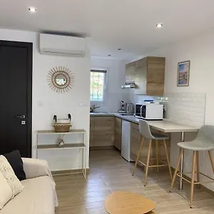 Cosy A 500m De La Fréjus